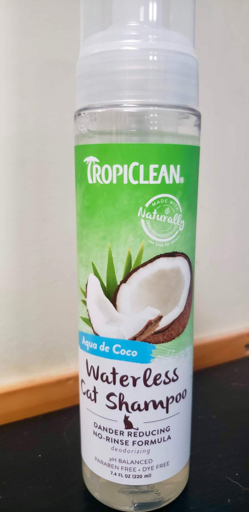 TropiClean Waterless Dander Reducing Cat Shampoo