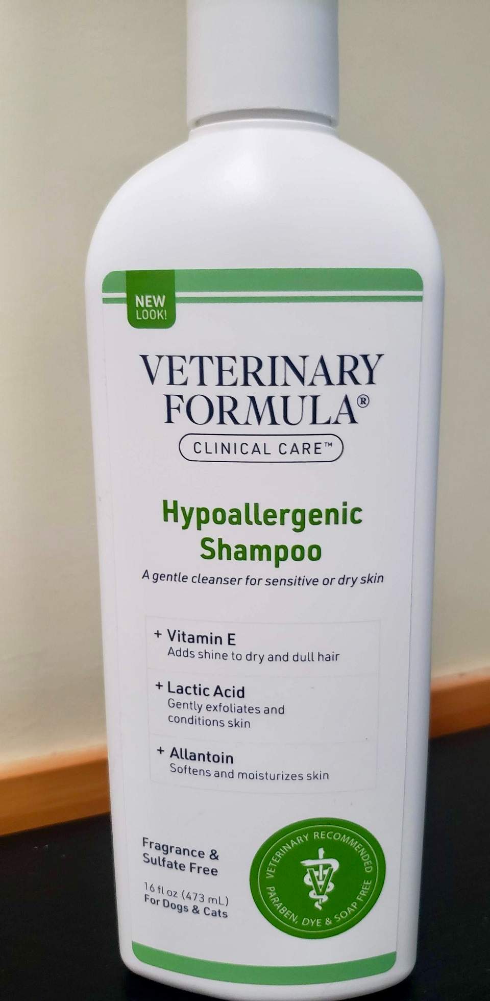Veterinary Formula Clinical Care Hypoallergenic Shampoo